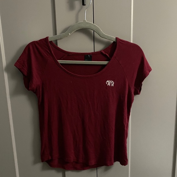 Maroon cropped T-shirt w/ an Elephant design - Picture 1 of 1
